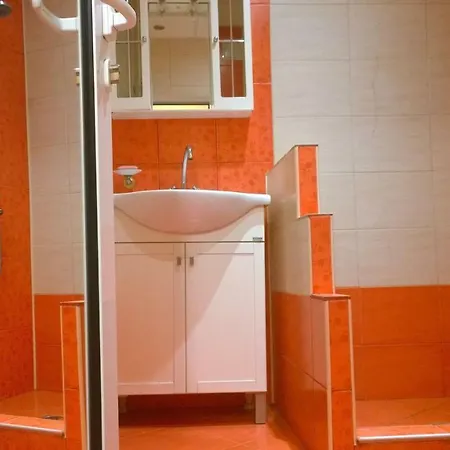 Near To Airport 8 Min By Car Apartment