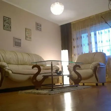 Near To Airport 8 Min By Car Apartment